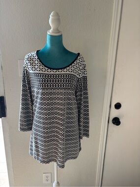 Max Edition Teal and Black Scoop Neck Top